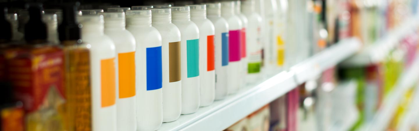 棚に並ぶシャンプー