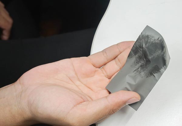 あぶらとり紙に付いた油