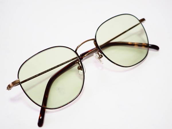 ブルーライトをカットするメガネ