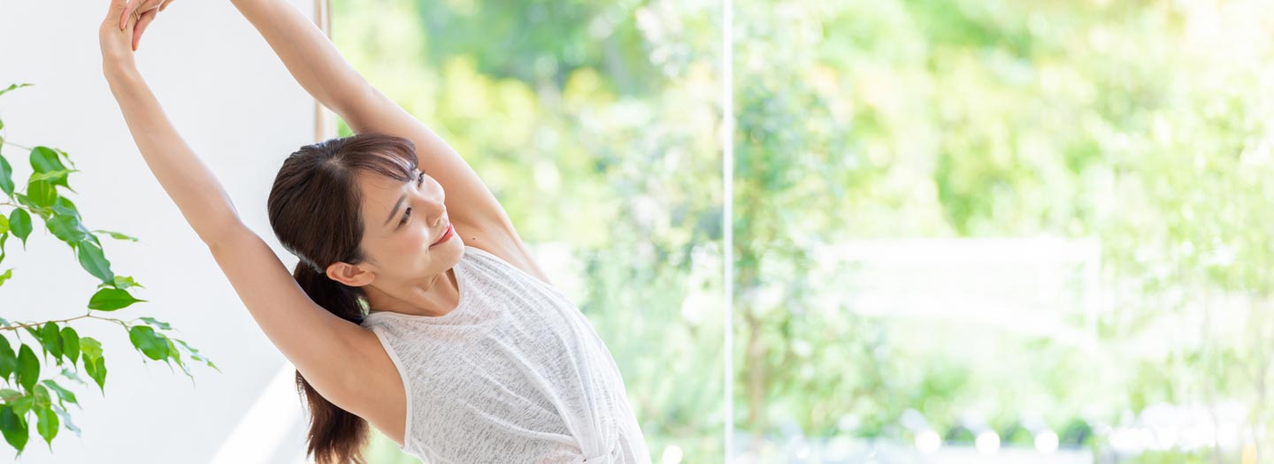 ストレッチする女性