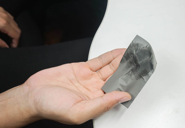 使用後のあぶらとり紙