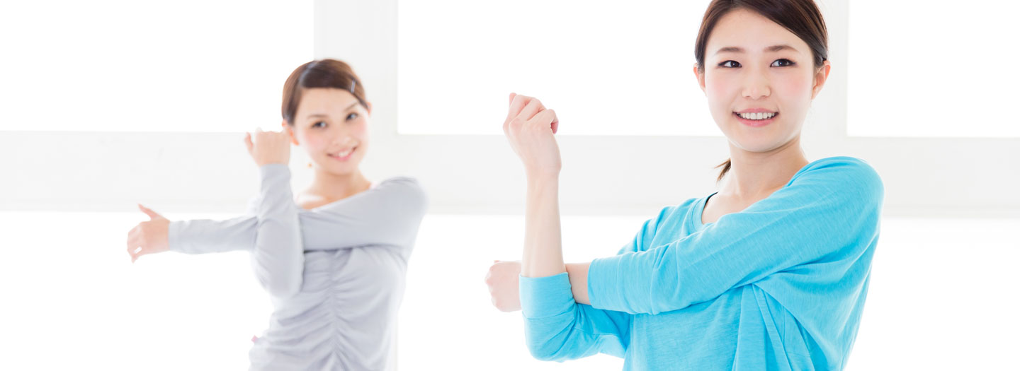 ストレッチする女性