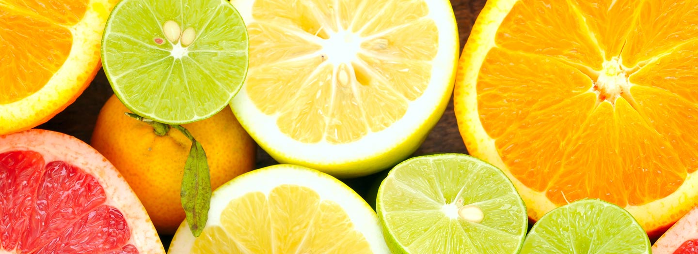 オレンジなどビタミンCを豊富に含む果物