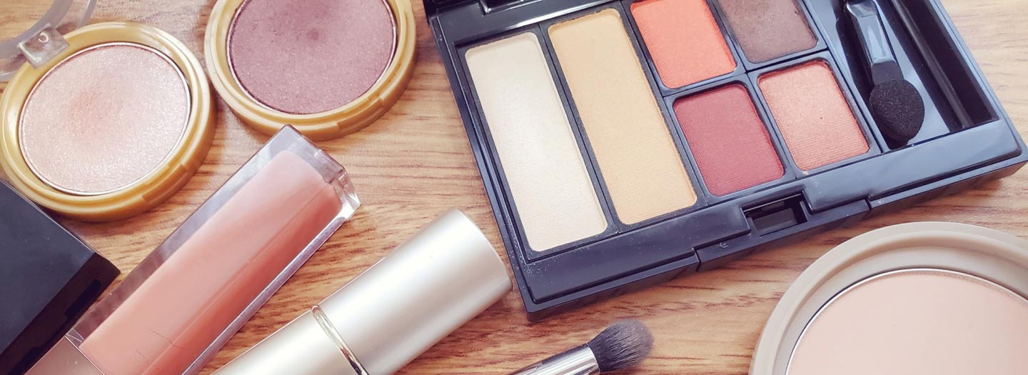 さまざまなメイクアップ道具