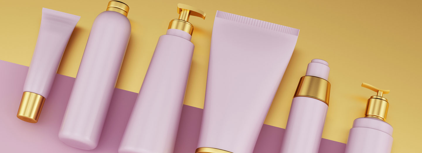 さまざまな化粧品ボトル