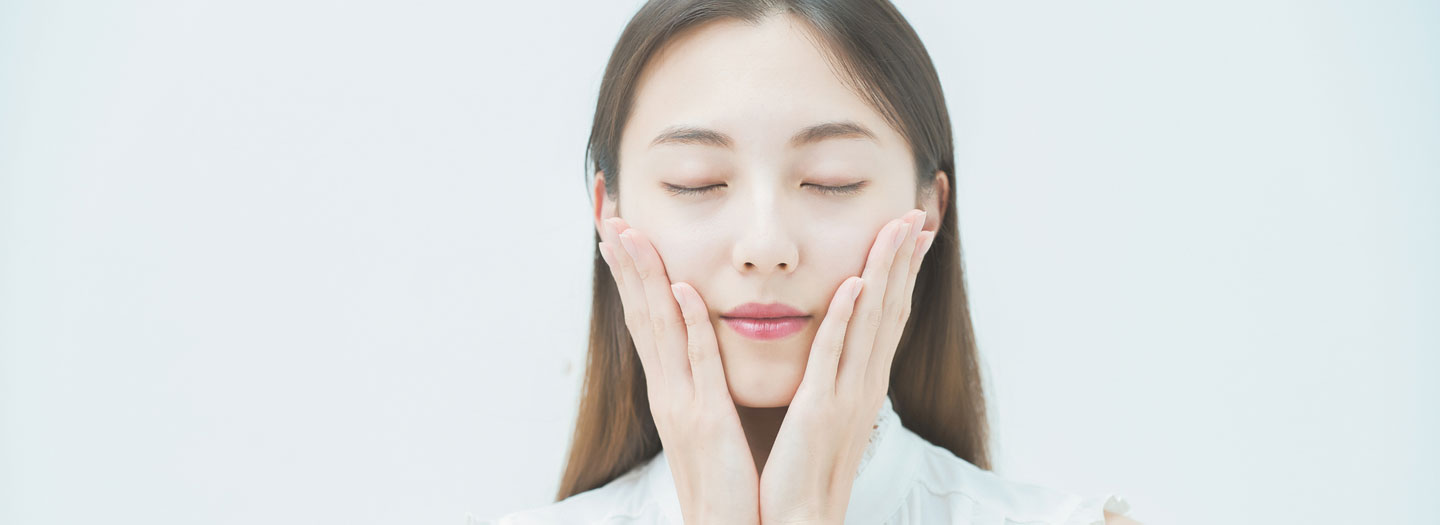 肌の綺麗な女性